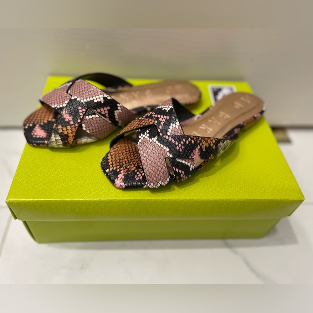 TED BAKER LONDON - ZELANIS
Leather snake effect slip-on sandals